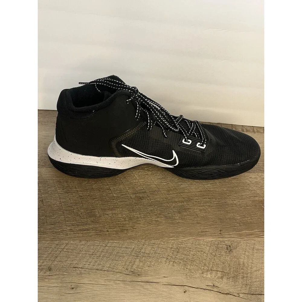 Nike Kyrie Flytrap 4 Men Size 11 Black White Basketball Shoes  CT1972-001